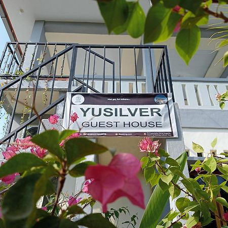 Yusilver Guest House Лабуан-Бахо Экстерьер фото
