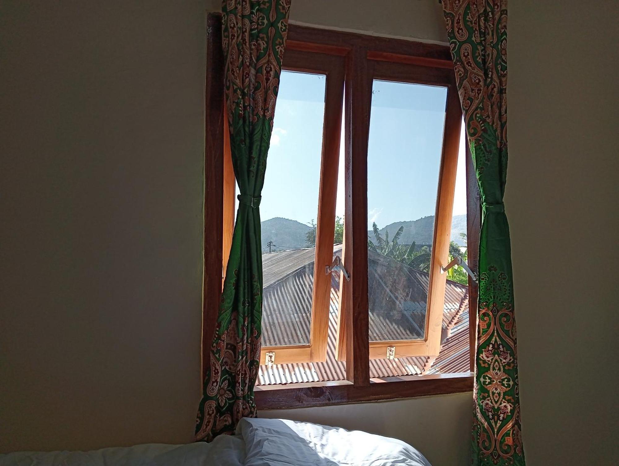 Yusilver Guest House Лабуан-Бахо Экстерьер фото