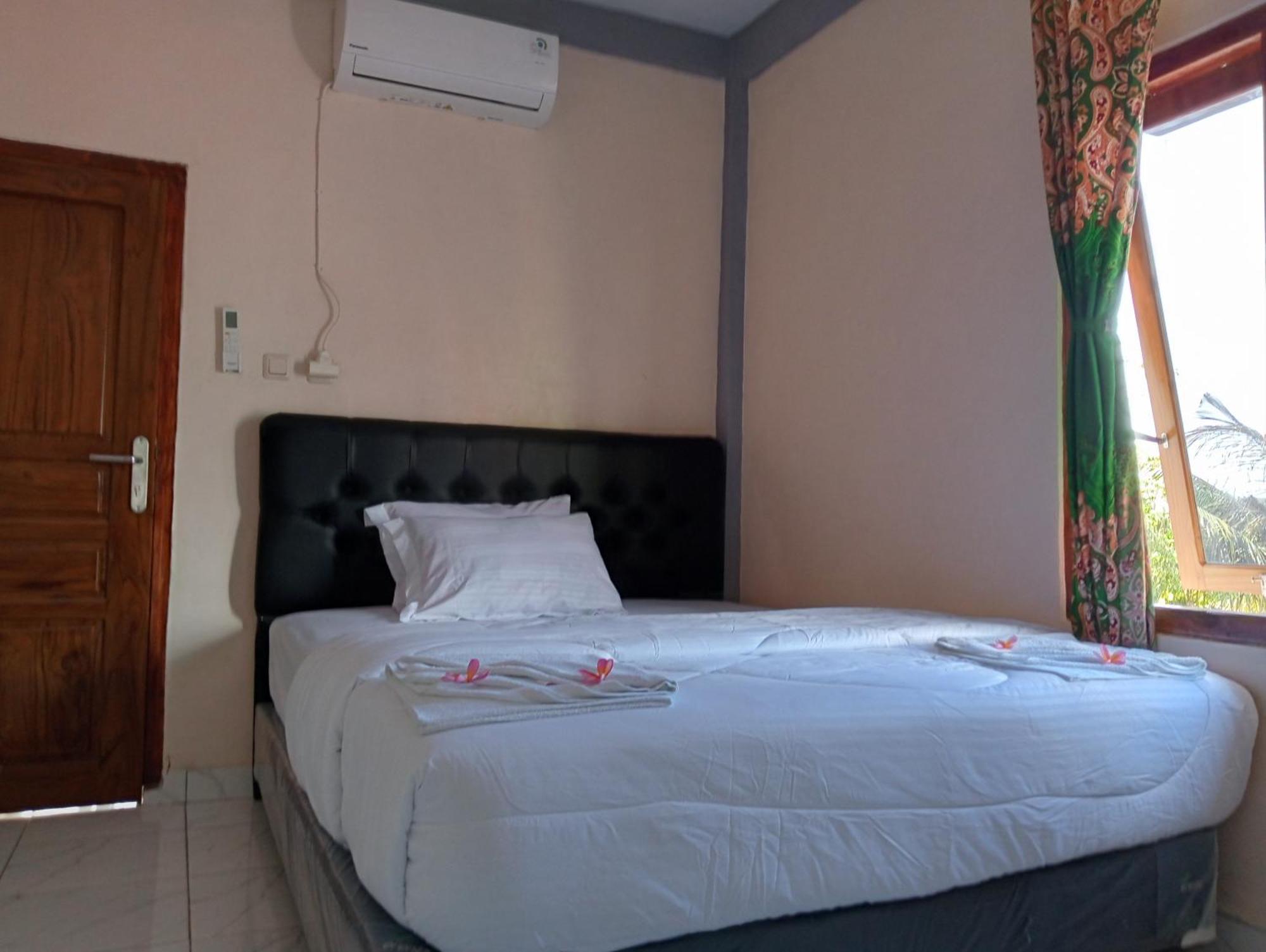 Yusilver Guest House Лабуан-Бахо Номер фото