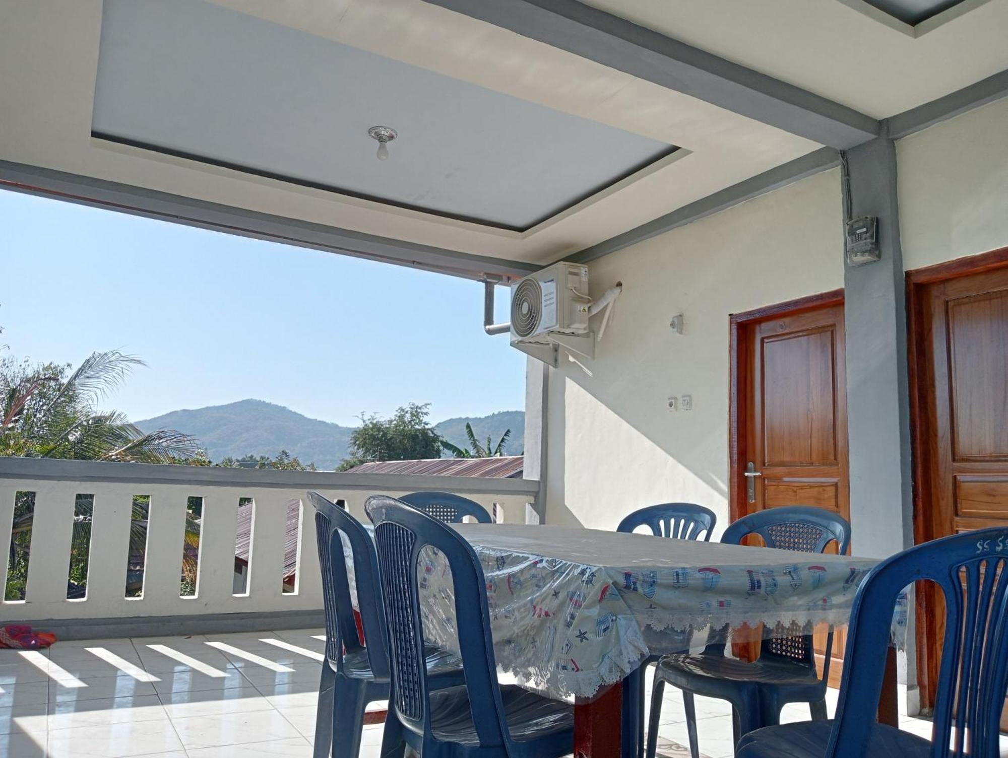 Yusilver Guest House Лабуан-Бахо Номер фото